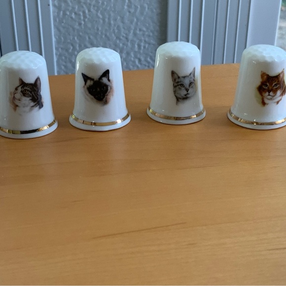 Fenton China Company Bone China Cat Thimbles (Set of 6) - Picture 3 of 6
